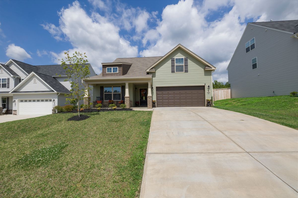 Modern Texas suburban home — start your Texas real estate career