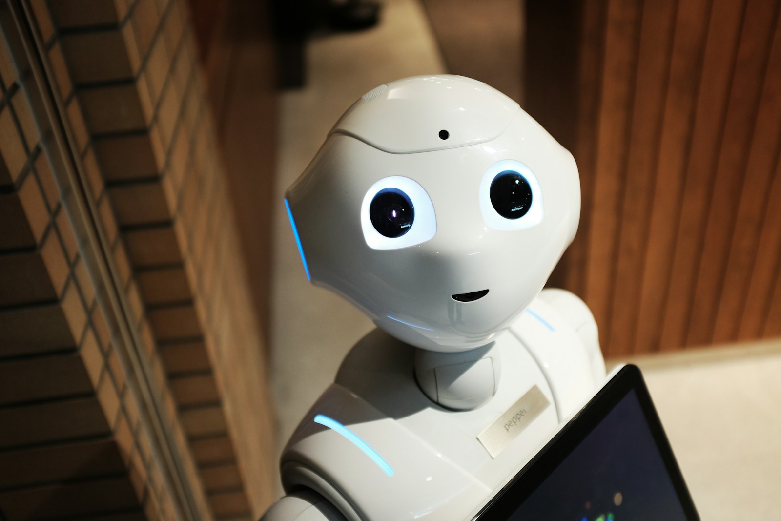 Will AI replace real estate agents in Maryland - futuristic technology and human collaboration